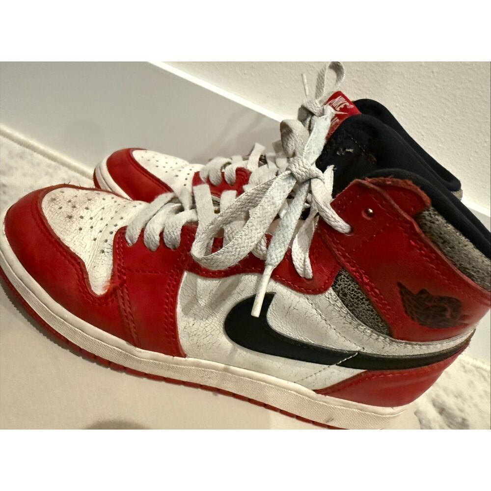 Nike Youth Air Jordan 1 Retro High Top OG Sneaker Shoes Burgundy & White Size 5Y